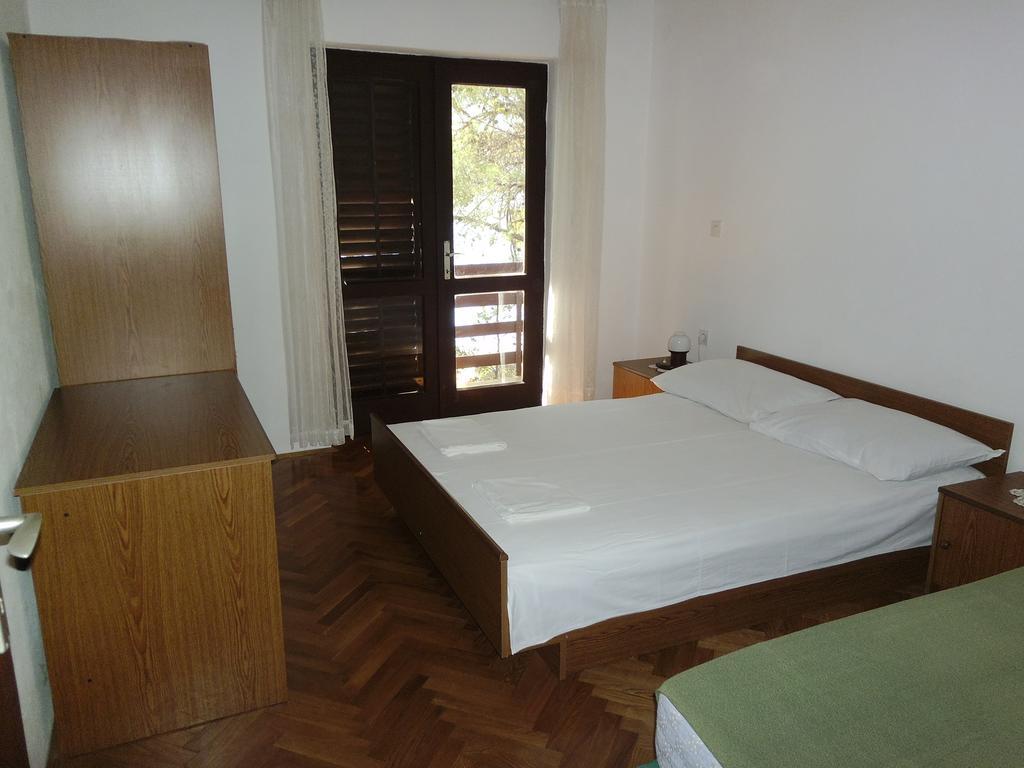 Apartments Kreso 5 Meters From The Beach With See View Shadow And Parking Place Stara Novalja Pokoj fotografie