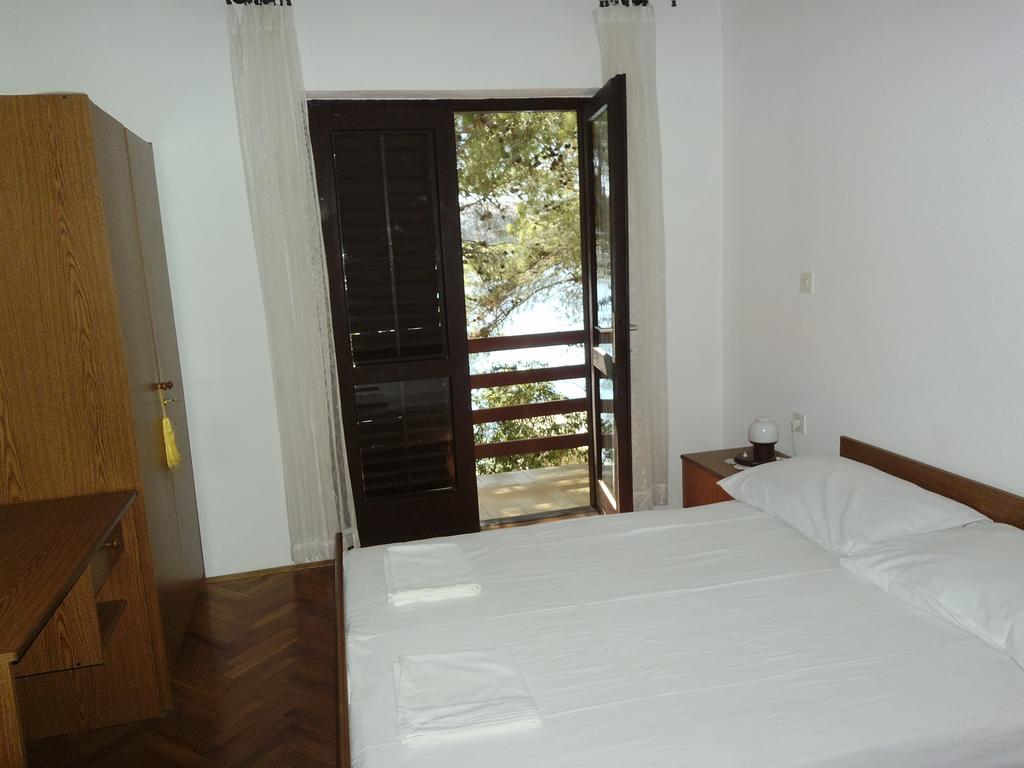 Apartments Kreso 5 Meters From The Beach With See View Shadow And Parking Place Stara Novalja Pokoj fotografie