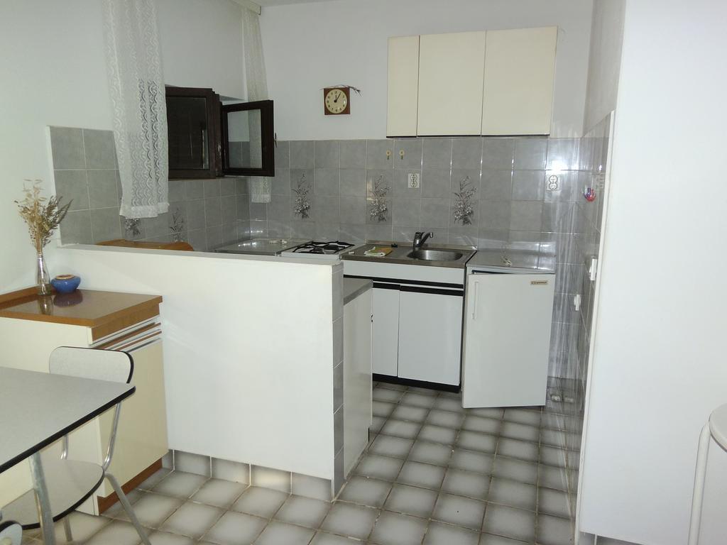 Apartments Kreso 5 Meters From The Beach With See View Shadow And Parking Place Stara Novalja Pokoj fotografie