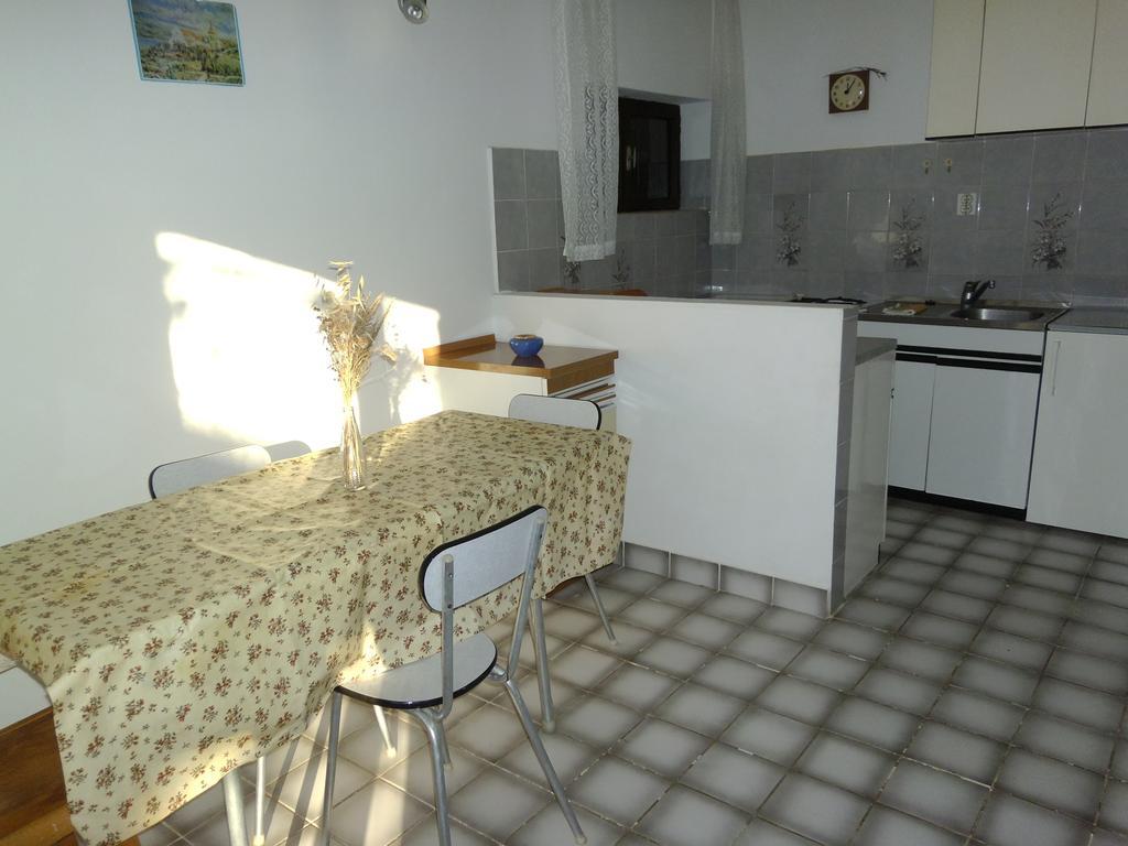 Apartments Kreso 5 Meters From The Beach With See View Shadow And Parking Place Stara Novalja Pokoj fotografie